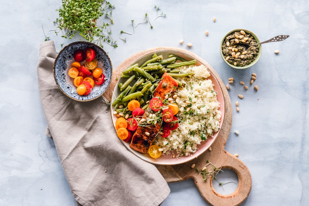 Colorful vegetable salad with lean protein